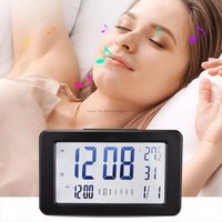 Reloj despertador Digital con luz nocturna inteligente, electrónica de regreso a la escuela, con temperatura interior, pequeño reloj de escritorio