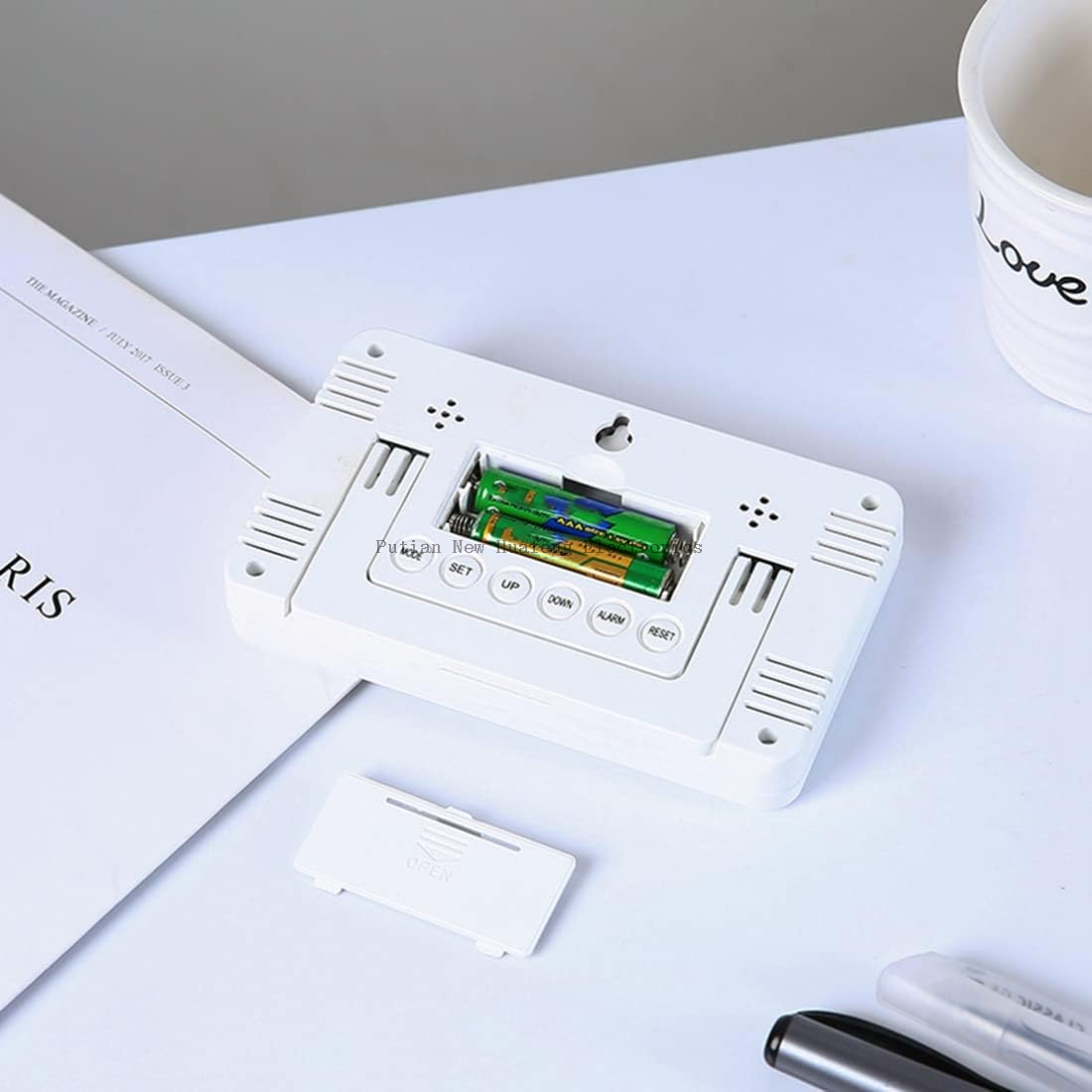 Reloj despertador electrónico multifuncional: estilo simple, pantalla luminosa, perfecto para estudiantes y uso junto a la cama, ¡no requiere baterías!
